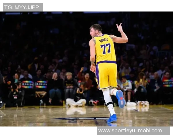 老詹缺席训练卢卡强调场下默契的重要性与细节讨论